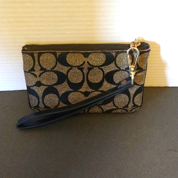 VGUC. Coach signature logo wristlet. - Picture 2 of 8